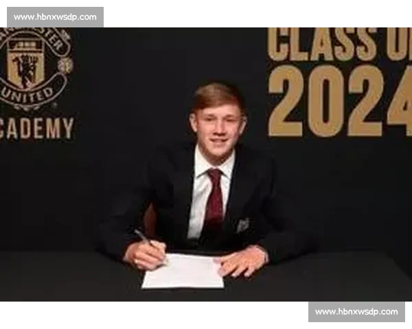 曼联 17 岁新星思韦茨进一线队训练,被誉 “红魔佩德里” 曼联 17 岁新星思韦茨进一线队训练,被誉 “红魔佩德里”